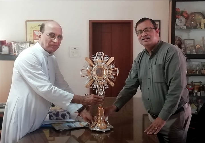 Two monstrances have been distributed to the Diocese of Udipi in southern India
